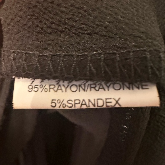 Black top with pleated back - Picture 2 of 4